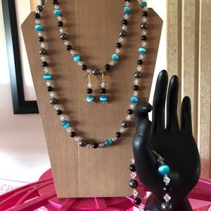 BLUE BLACK BEADED NECKLACE.
